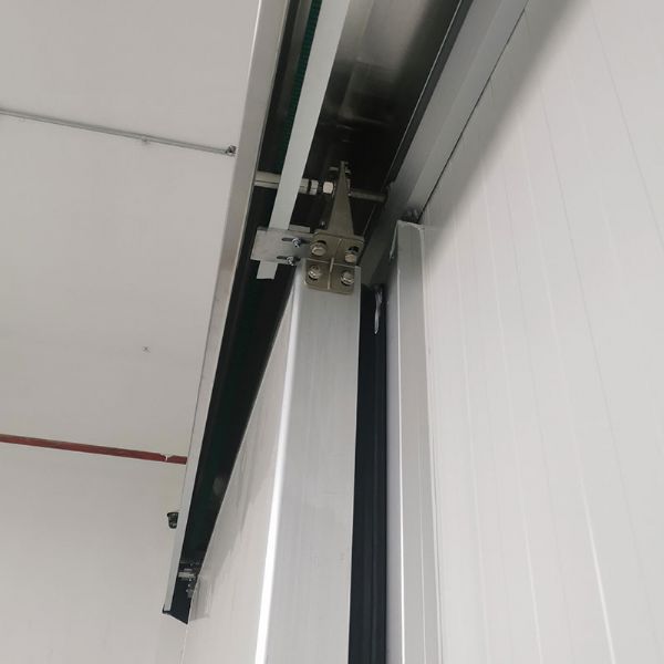 Puerta corredera metálica de una sola apertura para almacenamiento en frío - RAL9002-1